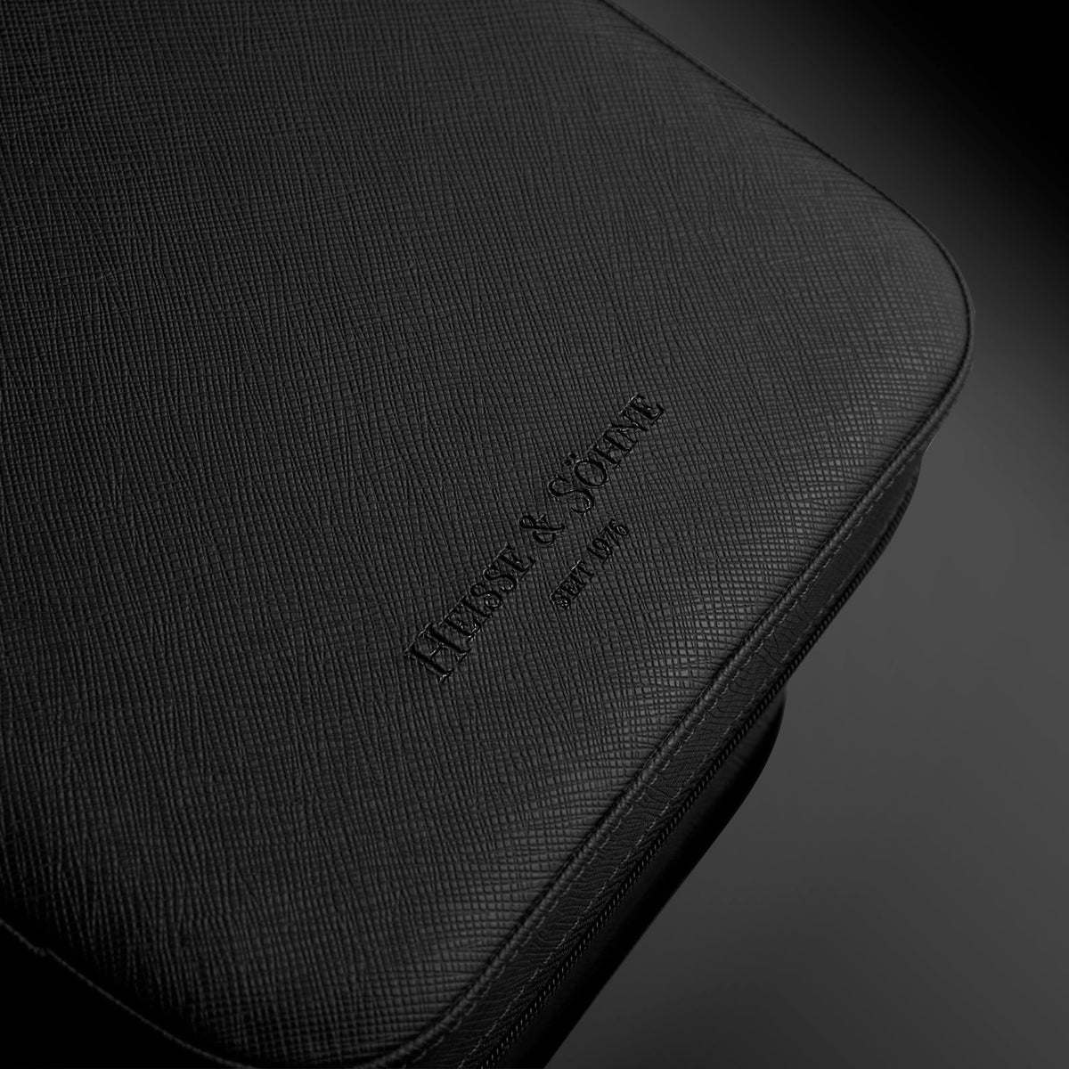 Watch Box - Saffiano Black Lifestyle-6-Le Remontoir